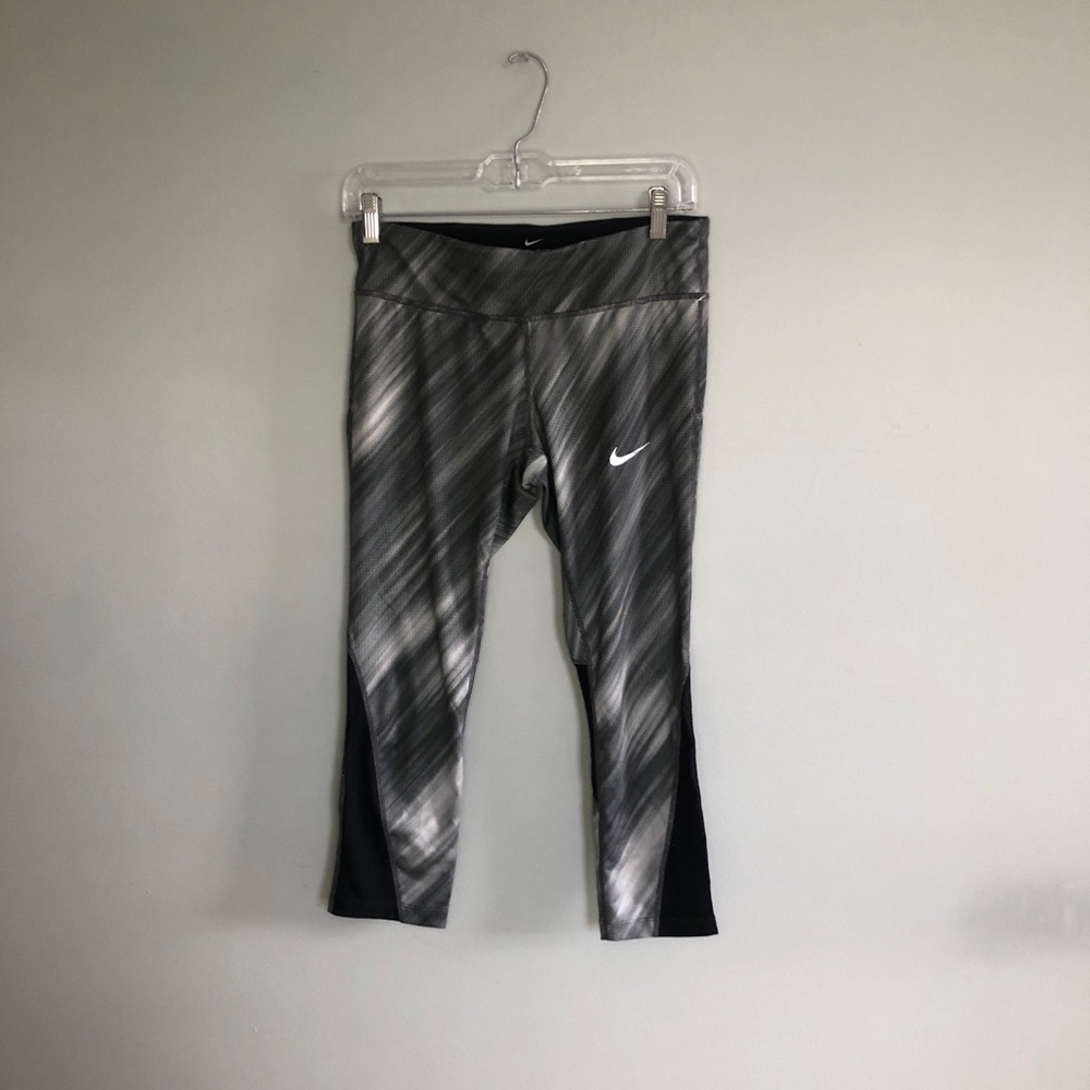 NWOT DRI FIT NIKE running 7/8 pants with back pocket green/black women M